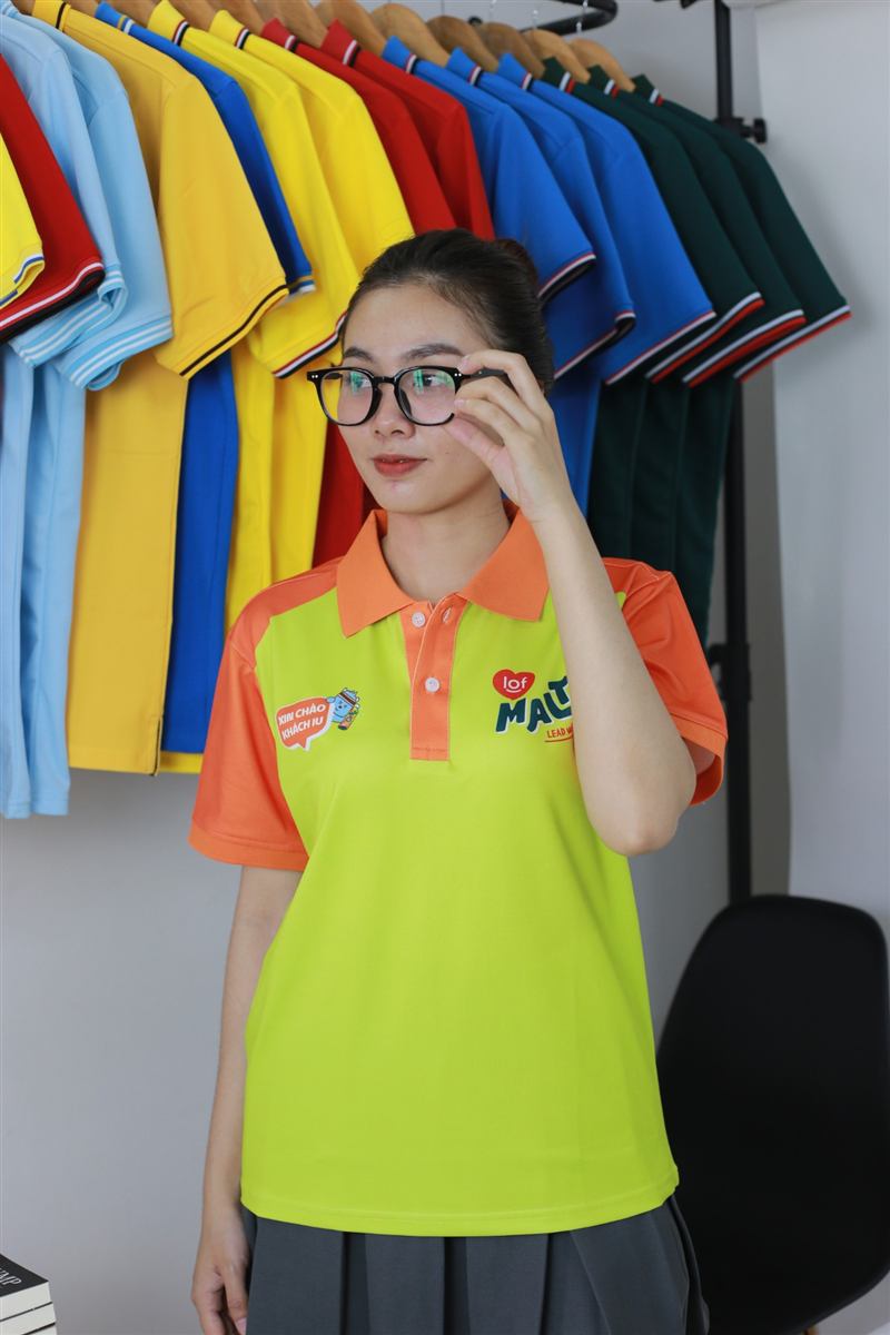Áo polo xanh chanh phối tay cam in logo ngực